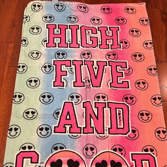 100% cotton “Good Vibes” backpack towel - Picture 4 of 9